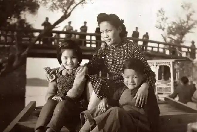 ：袁世凯87岁孙子太冻龄曹锟孙女罕见亮相pg电子中文模拟器军阀后人聚会照片曝光(图9)